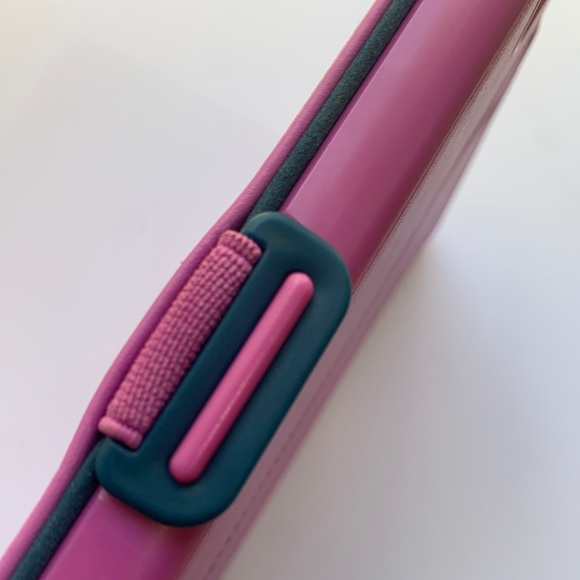 The Speck StyleFolio 9.7 inch iPad Pro - Picture 3 of 4